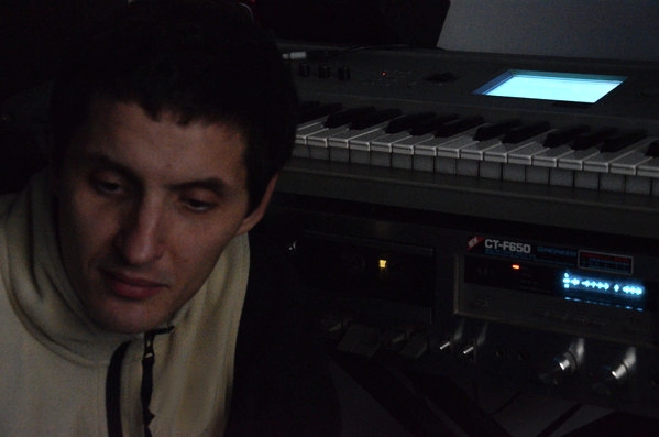 Zak Andr with synthesizers